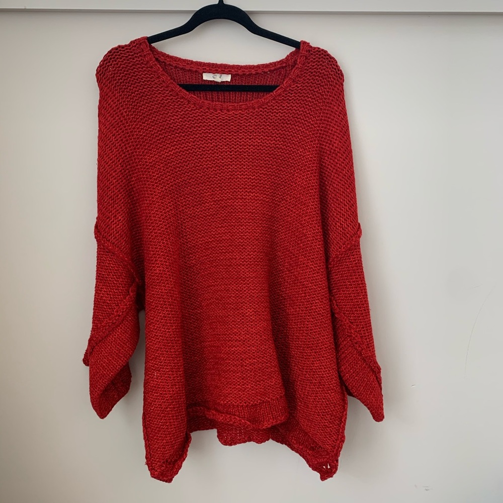 Easel brand, 3/4 sleeve, M/L fits closer to large!